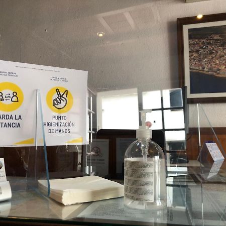 Hostal Restaurante El Roser L' Escala Bagian luar foto
