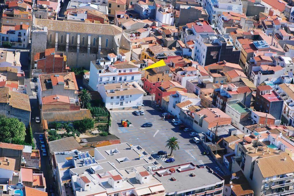 Hostal Restaurante El Roser L' Escala Bagian luar foto