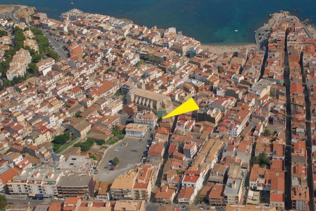Hostal Restaurante El Roser L' Escala Bagian luar foto